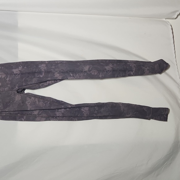 Lululemon Hug Your Core Super SHR Tight 28" Size 0 Reversible Chrome/purple - Picture 4 of 10